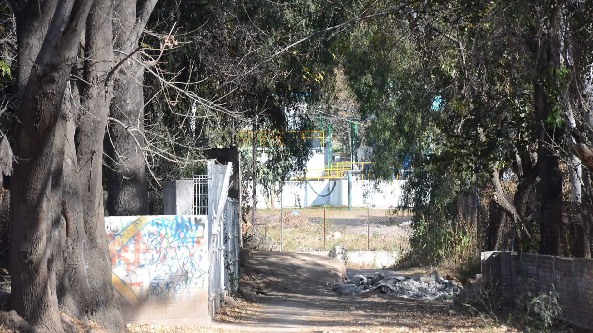 La vecina de este lugar advirtió que pretenden rehabilitar este sitio que presenta un abandono considerable además de ser inseguro.